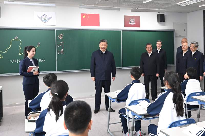 千年大计稳步推进;雄安新区建设迎来新阶段;高质量发展的生动实践引人注目。 新闻