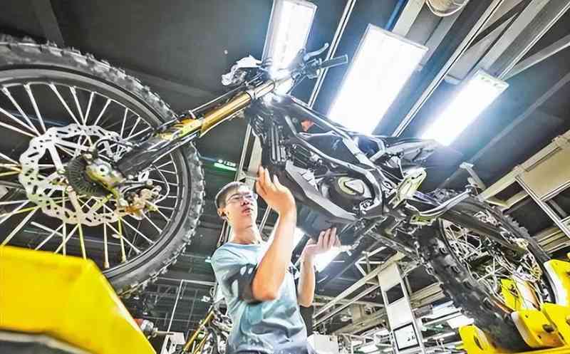 三缸极速·技术破壁:WSBK冠军背后的中国机车工业逆袭 体育新闻 三缸极速·技术破壁:WSBK冠军背后的中国机车工业逆袭 体育新闻 三缸极速·技术破壁:WSBK冠军背后的中国机车工业逆袭 体育新闻