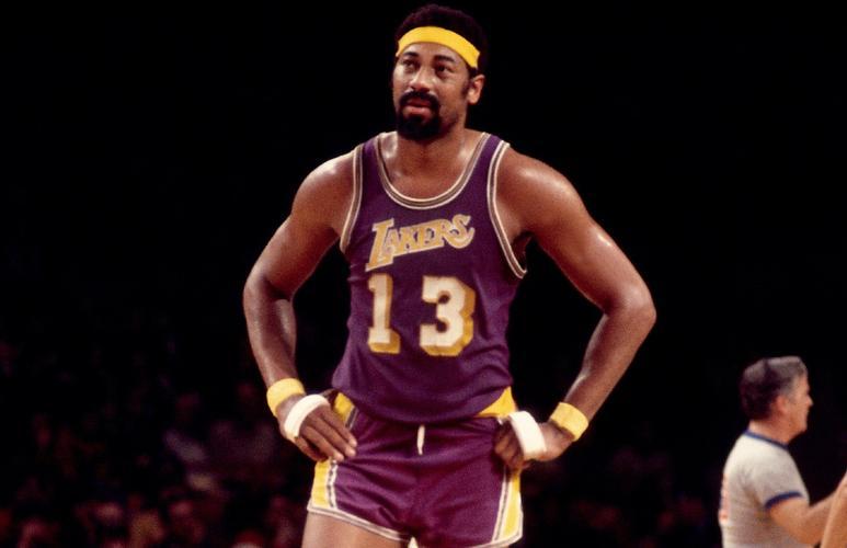 禁区铁闸:NBA历史防守中锋的技术代际革命与战术价值 体育新闻 禁区铁闸:NBA历史防守中锋的技术代际革命与战术价值 体育新闻