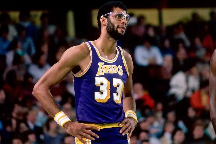 禁区铁闸:NBA历史防守中锋的技术代际革命与战术价值 体育新闻 禁区铁闸:NBA历史防守中锋的技术代际革命与战术价值 体育新闻